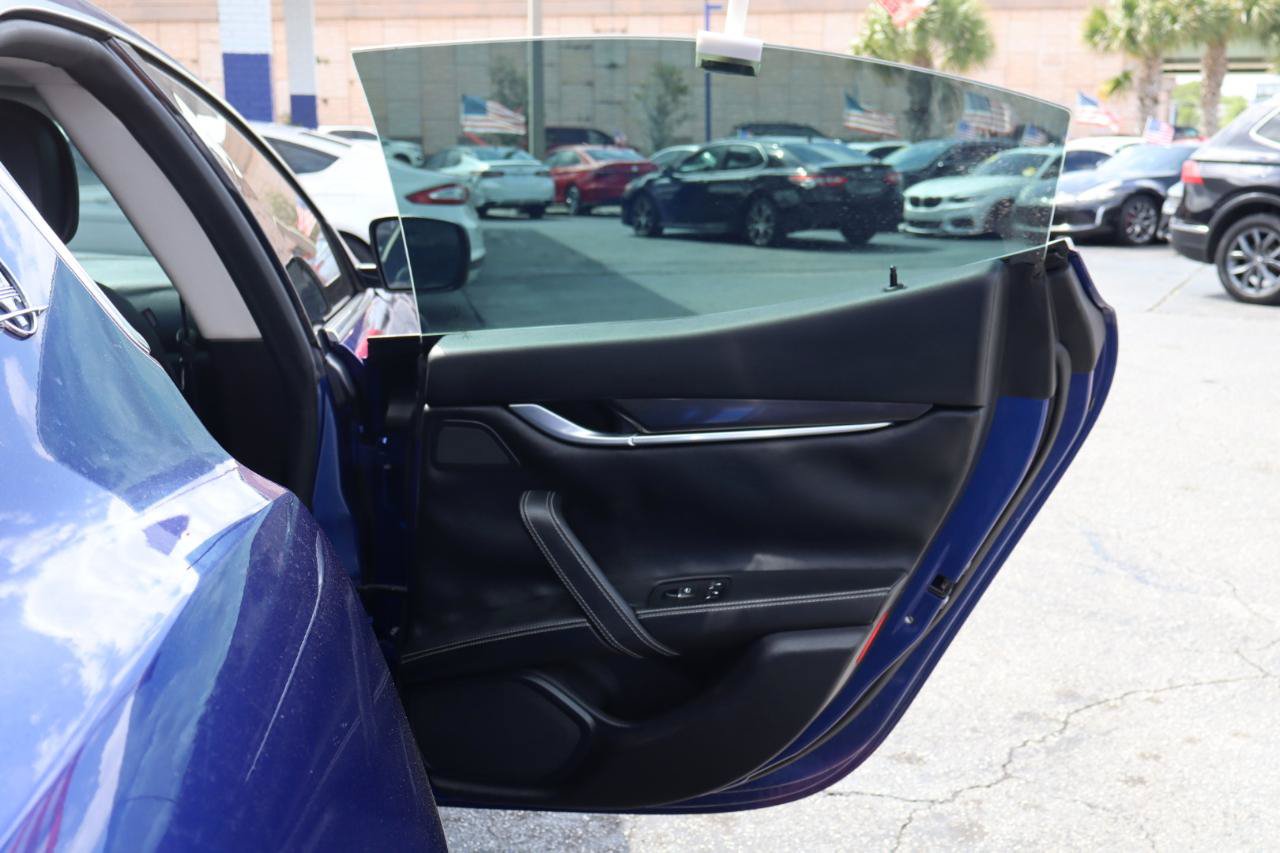 Used 2016 Maserati Ghibli RWD image 14