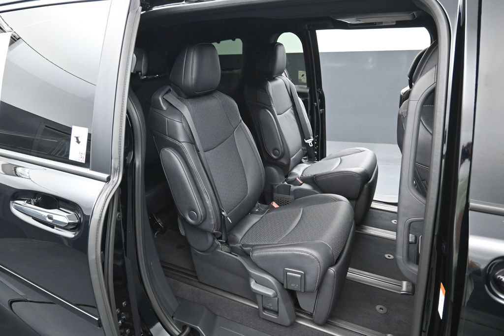 Used 2026 Toyota Sienna Limited AWD/4WD image 34