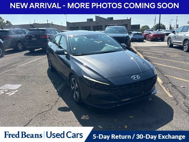 Used 2023 Hyundai Elantra SEL w/ Convenience Package FWD image 3