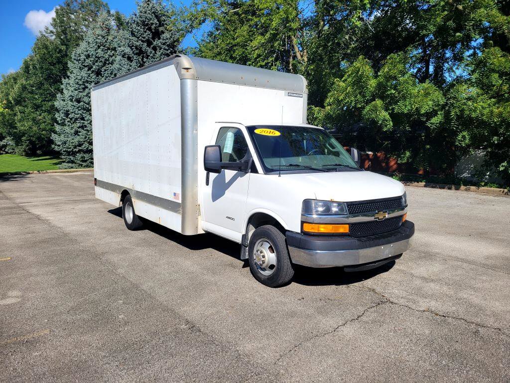 Used 2016 Chevrolet Express 4500 image 1