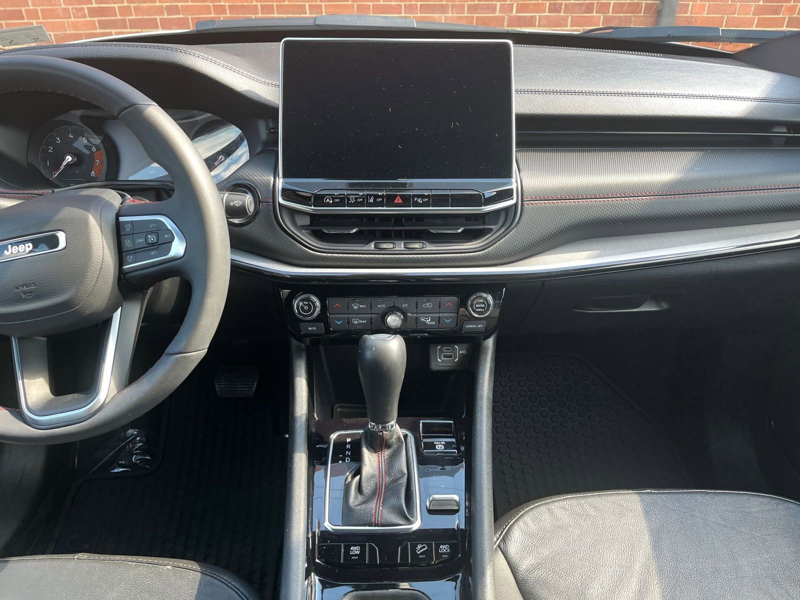 Used 2025 Jeep Compass Trailhawk AWD/4WD image 17