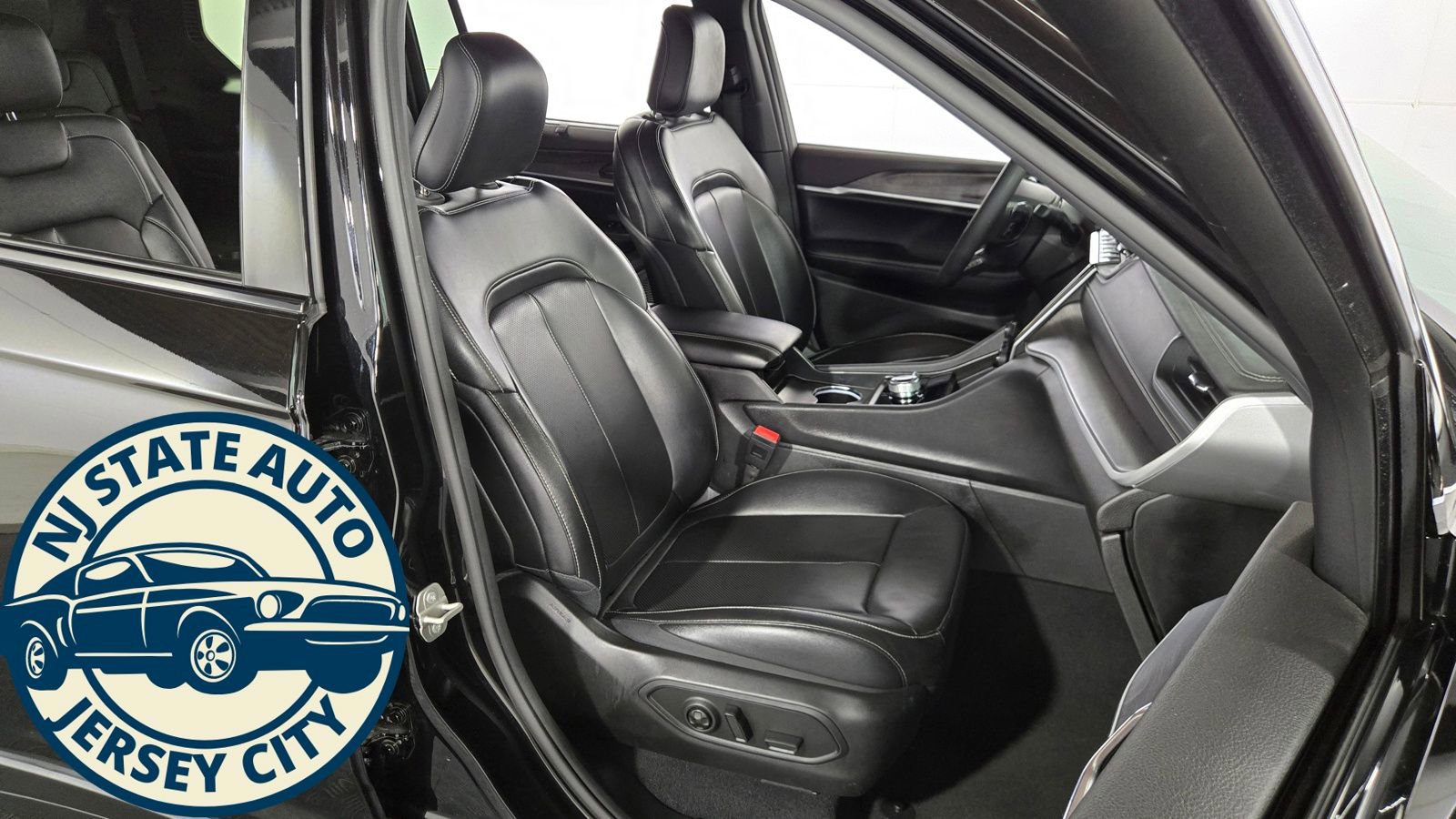 Used 2024 Jeep Grand Cherokee L Limited w/ Luxury Tech Group II image 37