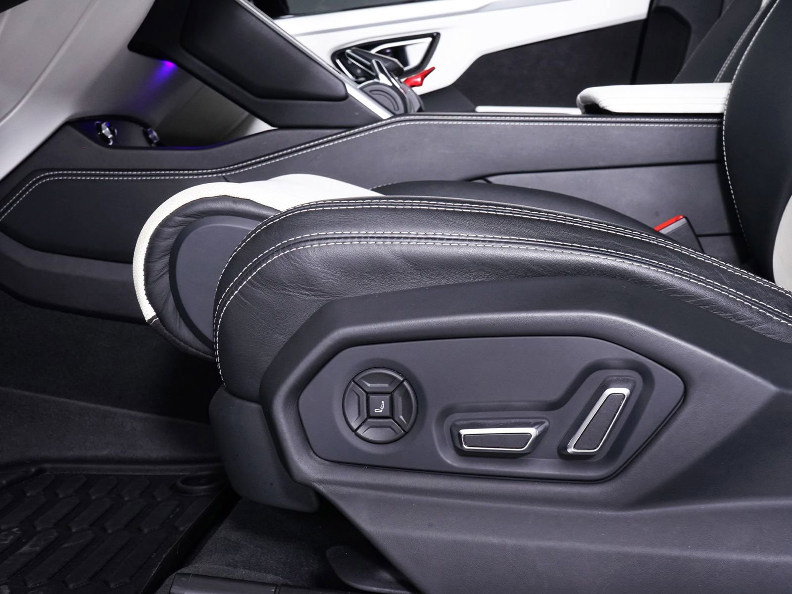 Used 2022 Lamborghini Urus image 24