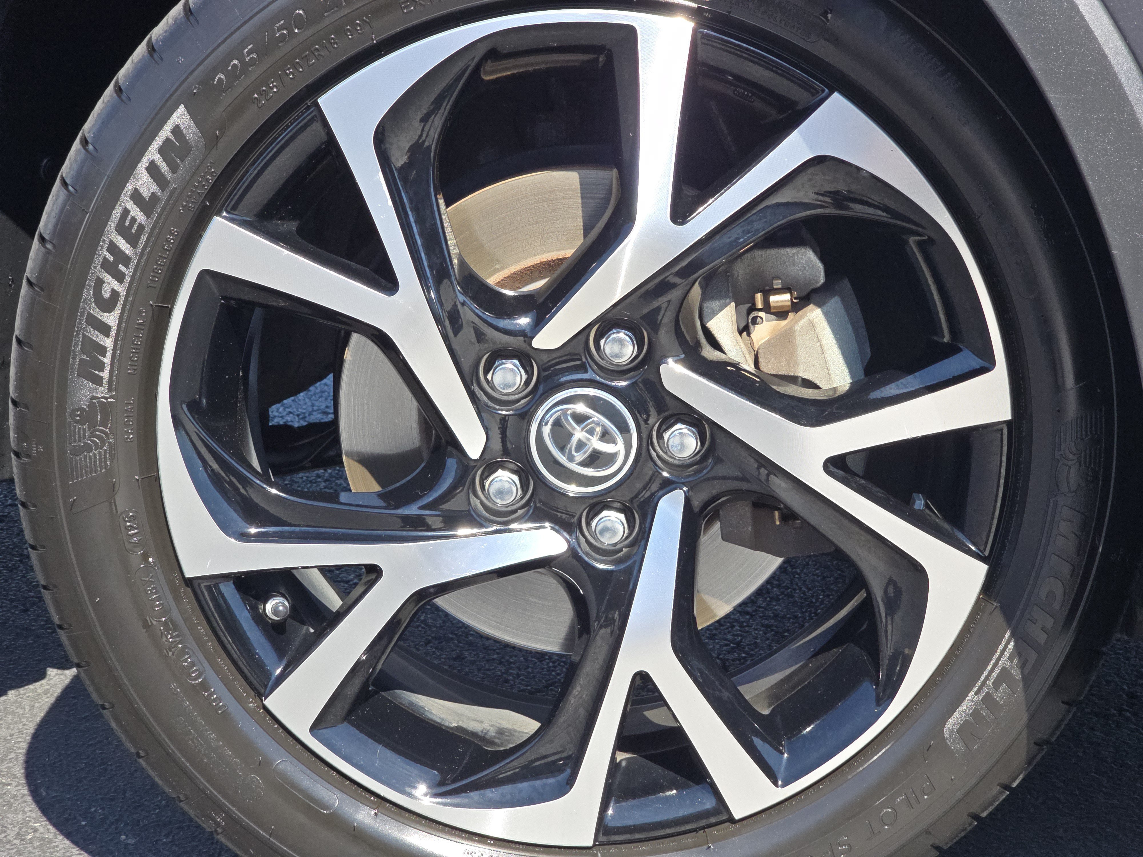 Used 2020 Toyota C-HR XLE FWD image 13