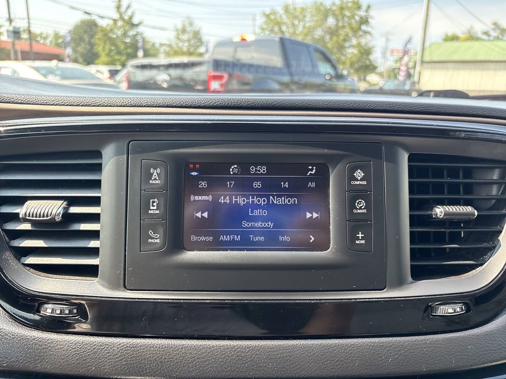 Used 2017 Chrysler Pacifica Touring image 17