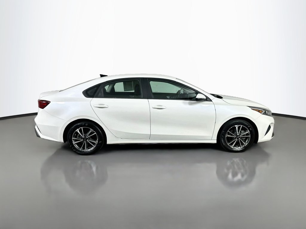 Used 2023 Kia Forte LXS w/ LXS Technology Package FWD image 7