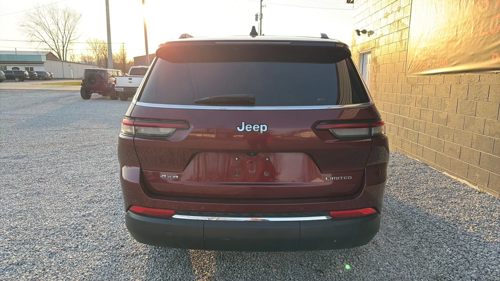 Used 2023 Jeep Grand Cherokee L Limited AWD/4WD image 4