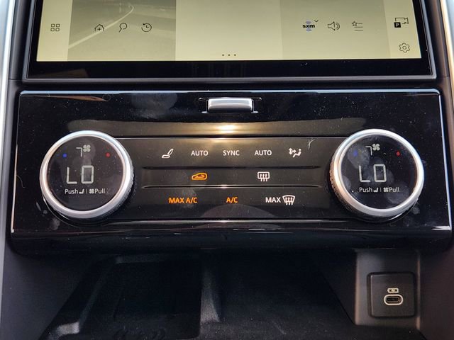 Used 2025 Land Rover Discovery S image 19