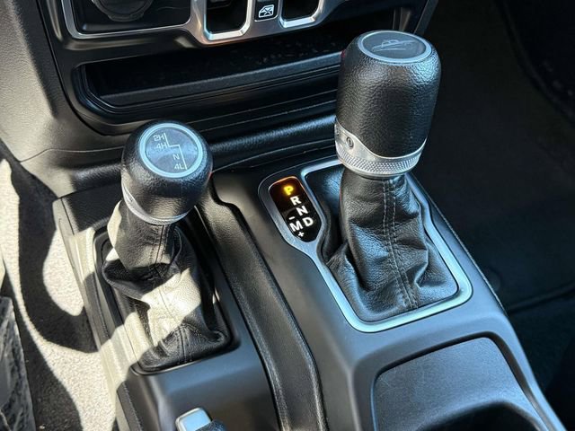 Used 2023 Jeep Gladiator Sport AWD/4WD image 17