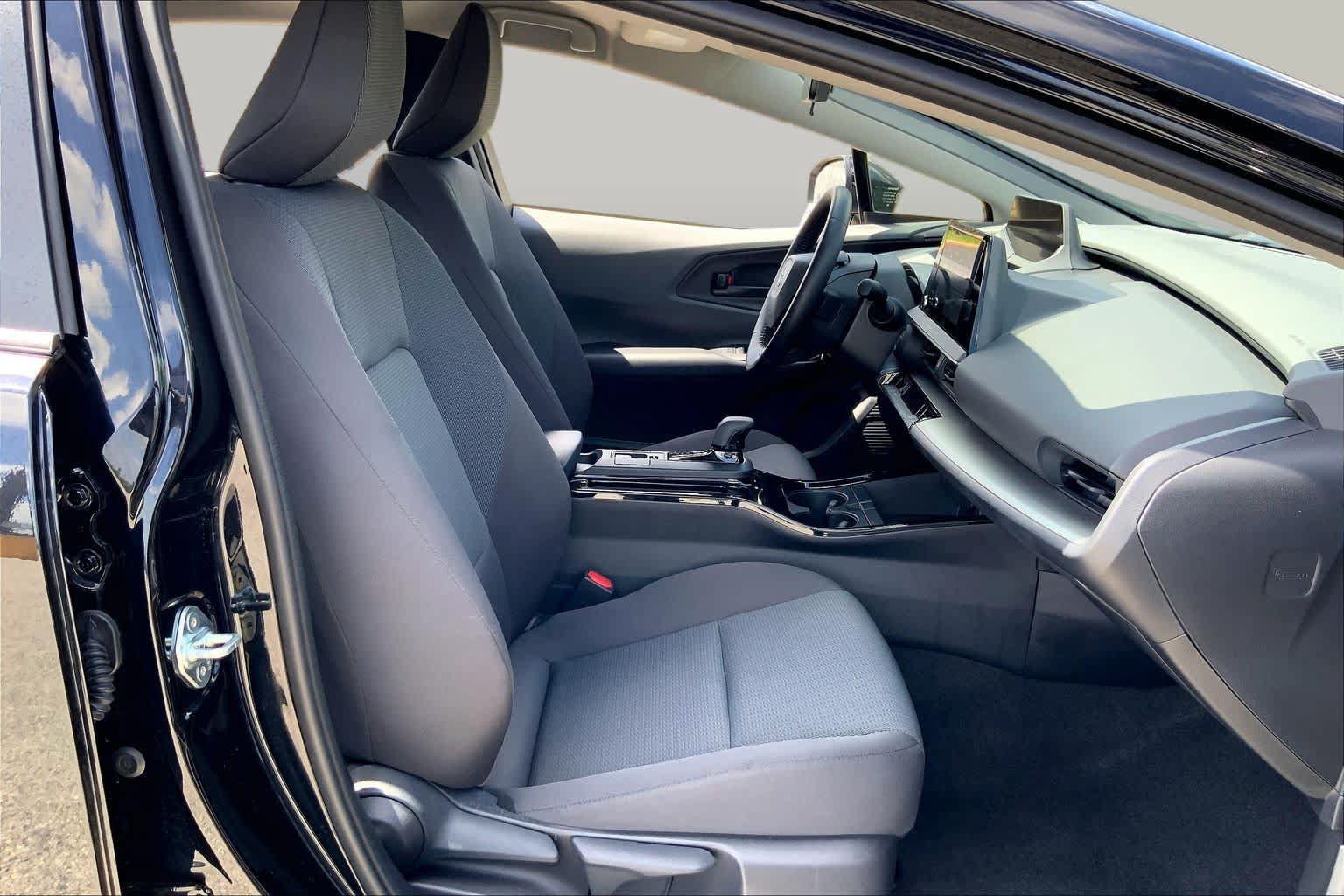 Used 2026 Toyota Prius LE FWD image 9