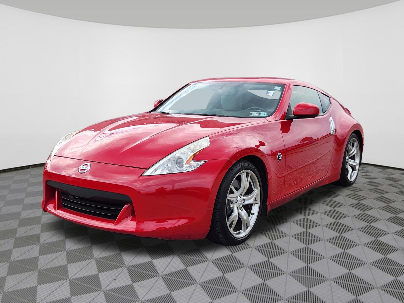 Used 2009 Nissan 370Z Touring w/ Sport Pkg RWD image 2