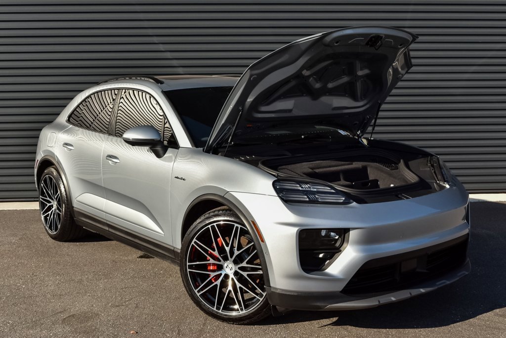 Certified 2025 Porsche Macan 4S Electric w/ Premium Package image 34