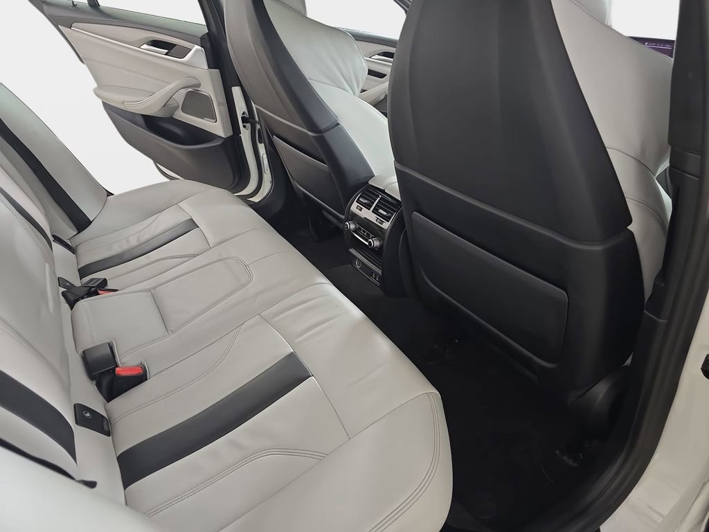 Used 2021 BMW M5 image 12