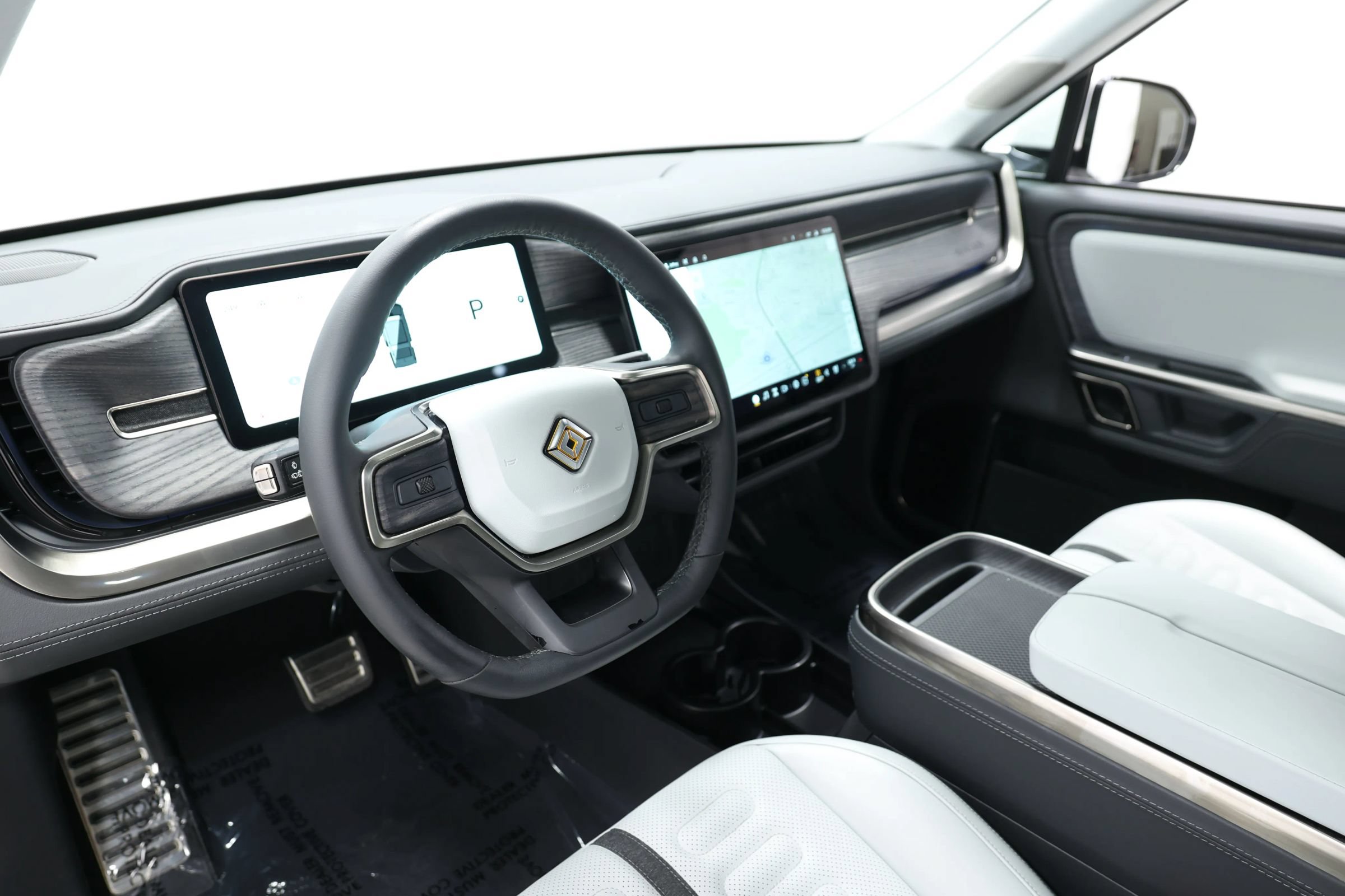 Used 2024 Rivian R1S Adventure Quad AWD/4WD image 2