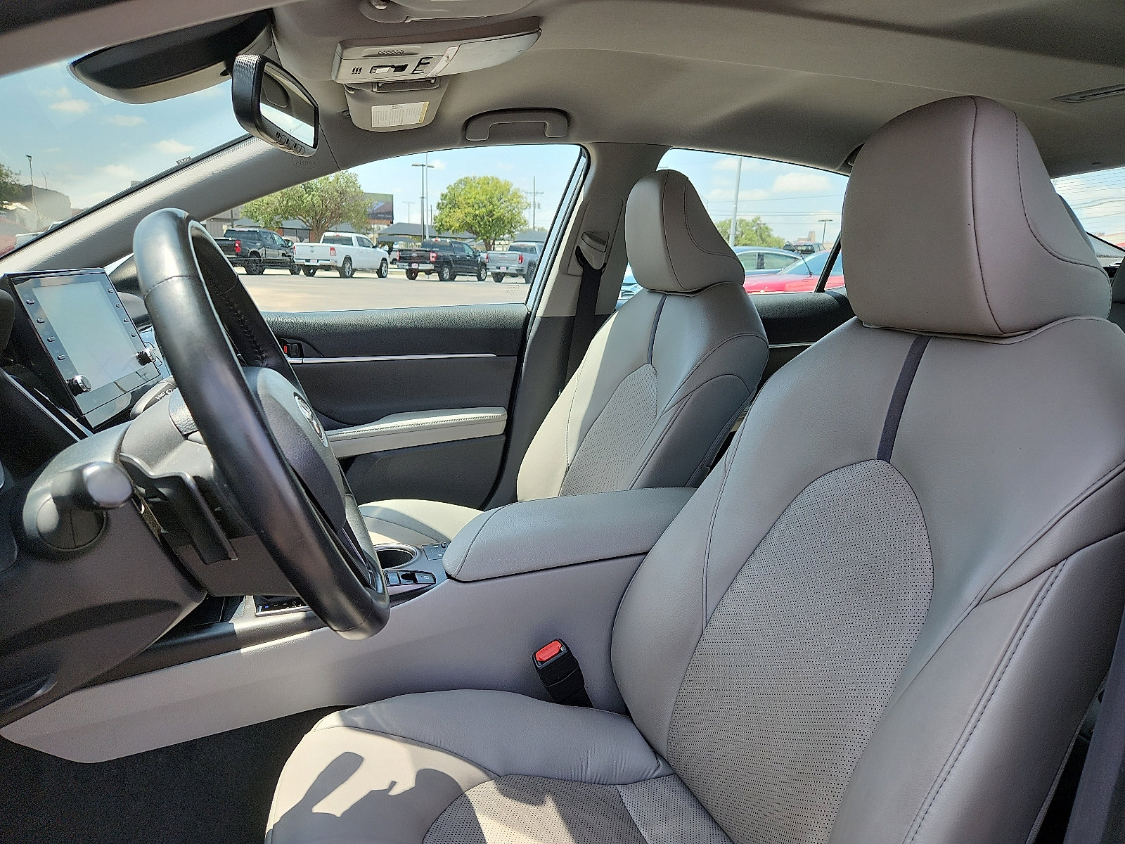 Used 2023 Toyota Camry XSE image 11