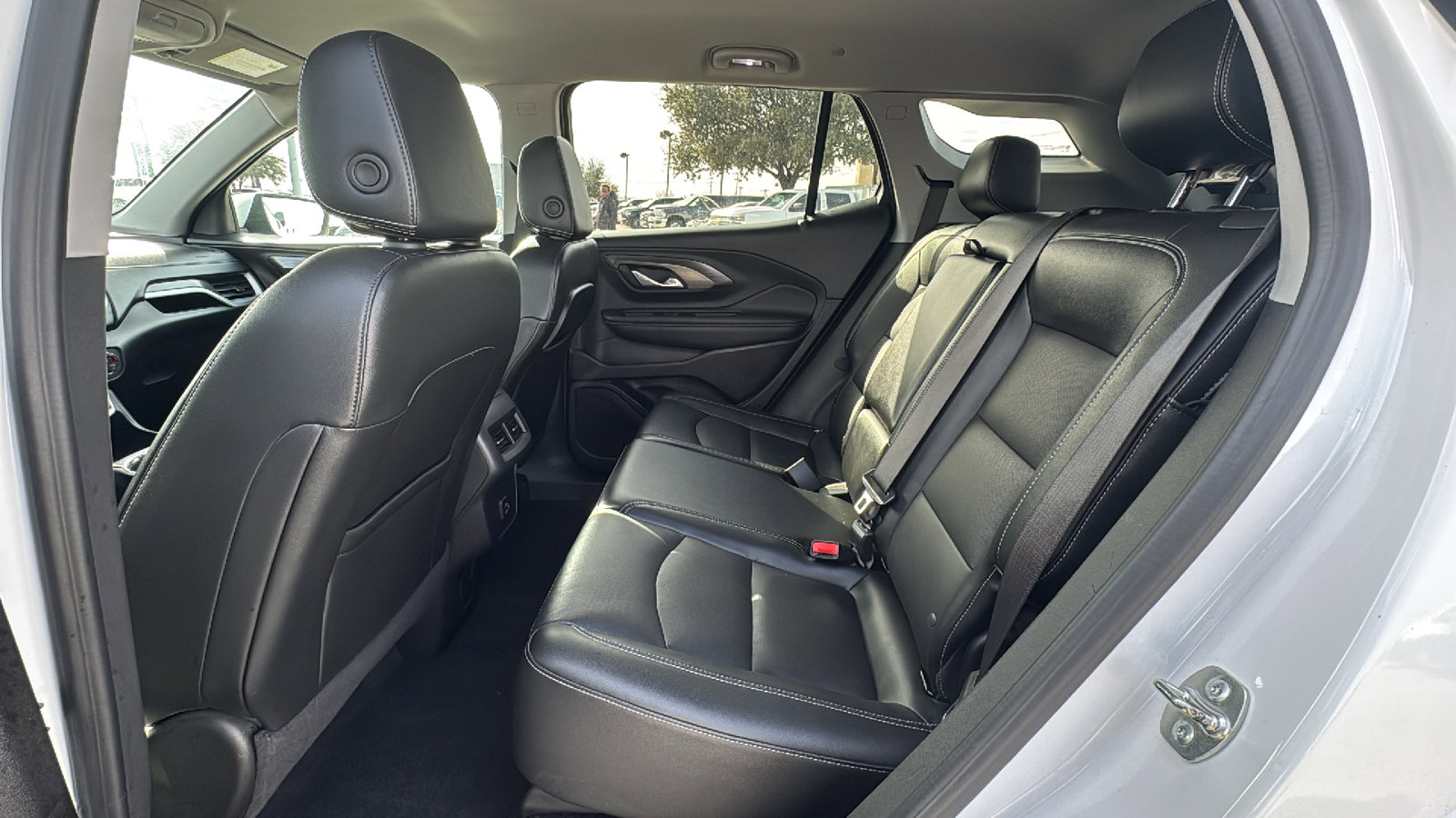 Used 2024 GMC Terrain SLT image 14