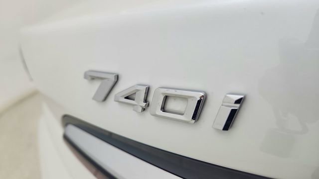 Used 2025 BMW 740i image 17
