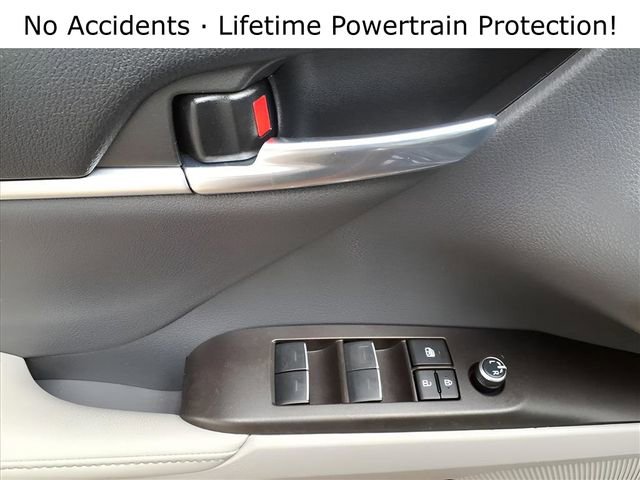 Used 2022 Toyota Camry XLE image 11