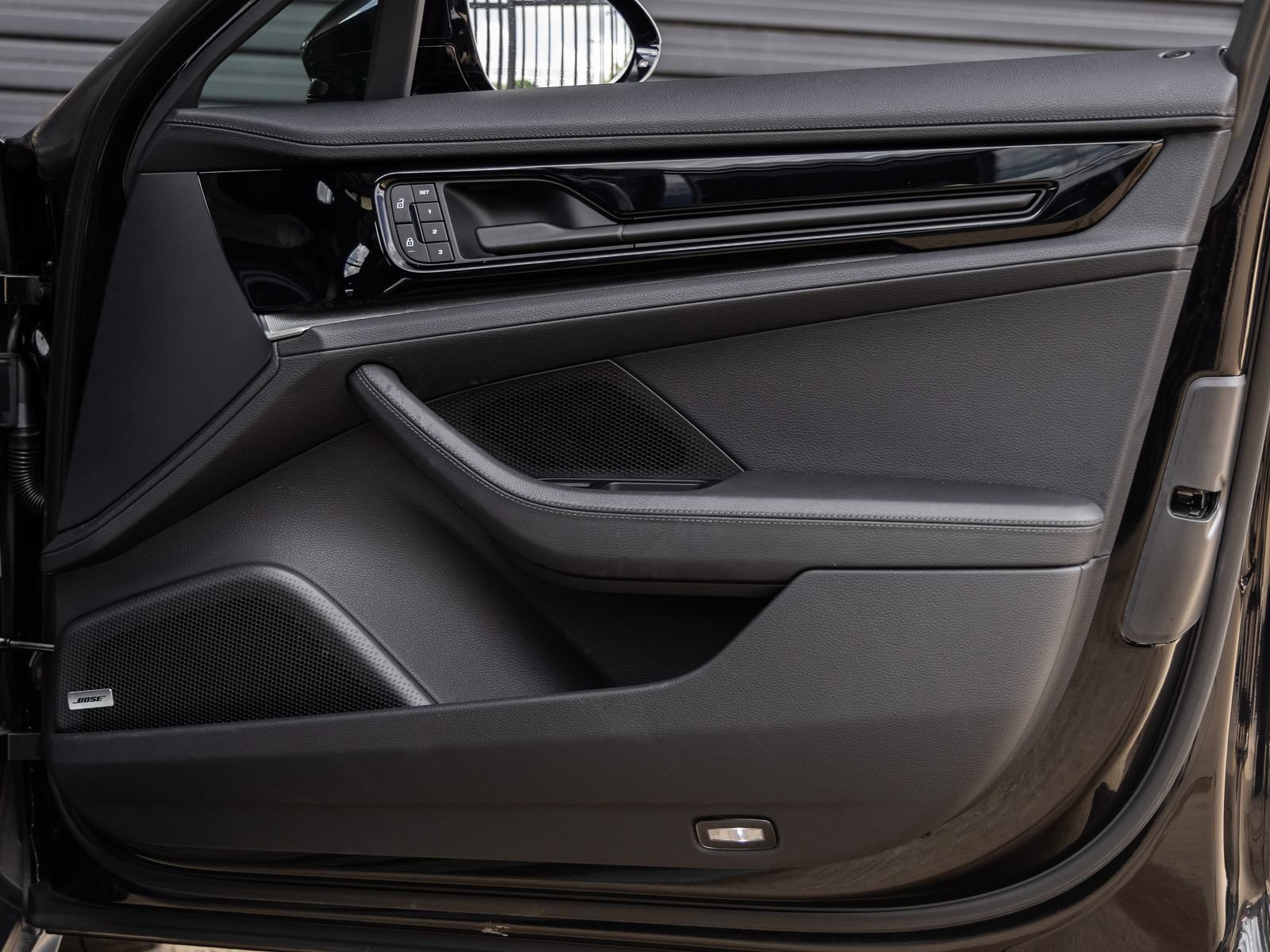 Certified 2025 Porsche Panamera image 39