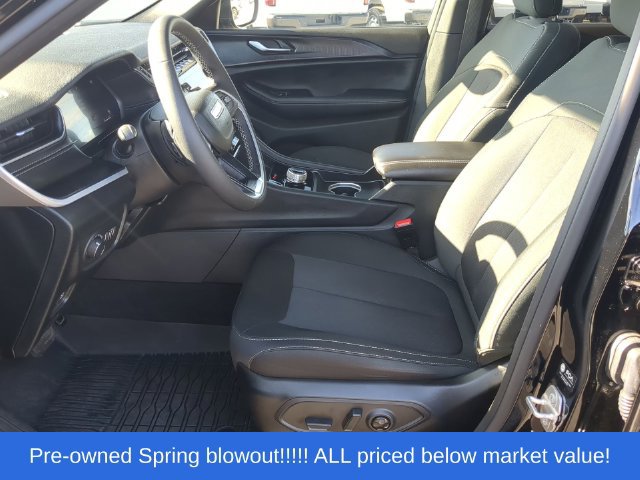 Used 2025 Jeep Grand Cherokee Laredo X AWD/4WD image 23