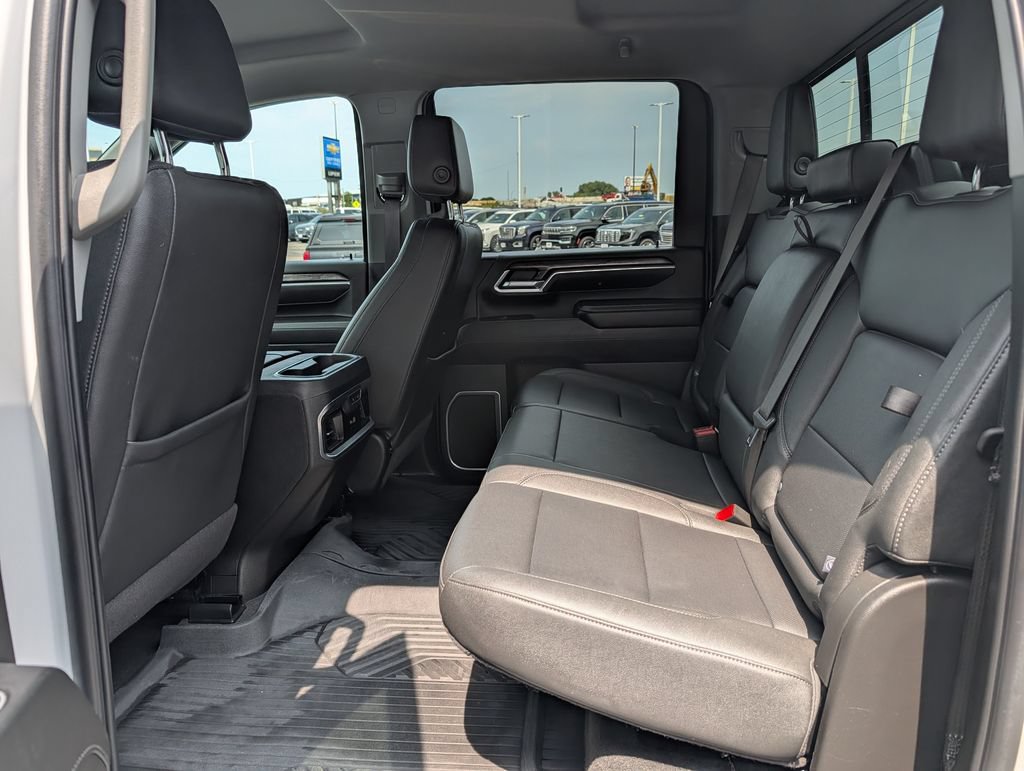 Used 2025 Chevrolet Silverado 2500 LTZ w/ LTZ Convenience Package AWD/4WD image 17