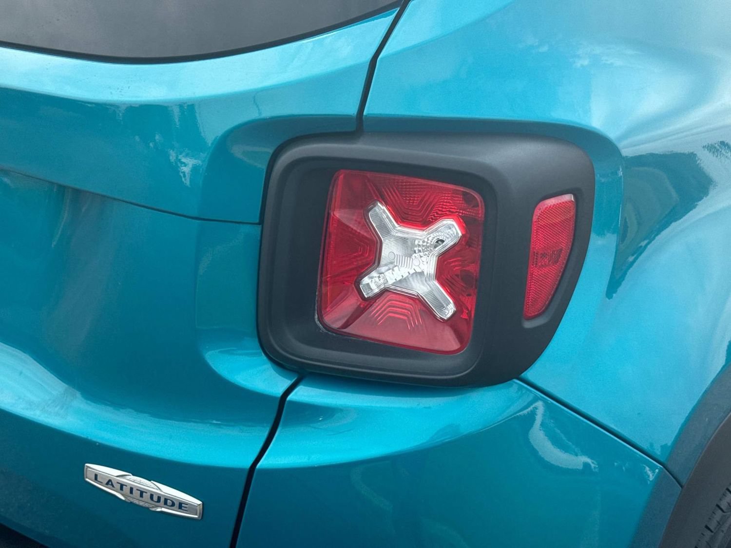 Used 2019 Jeep Renegade Latitude FWD image 15