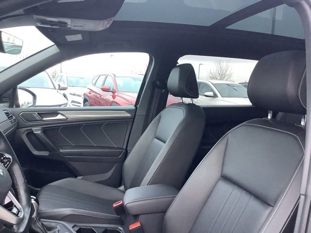 Used 2022 Volkswagen Tiguan SE R-Line image 18