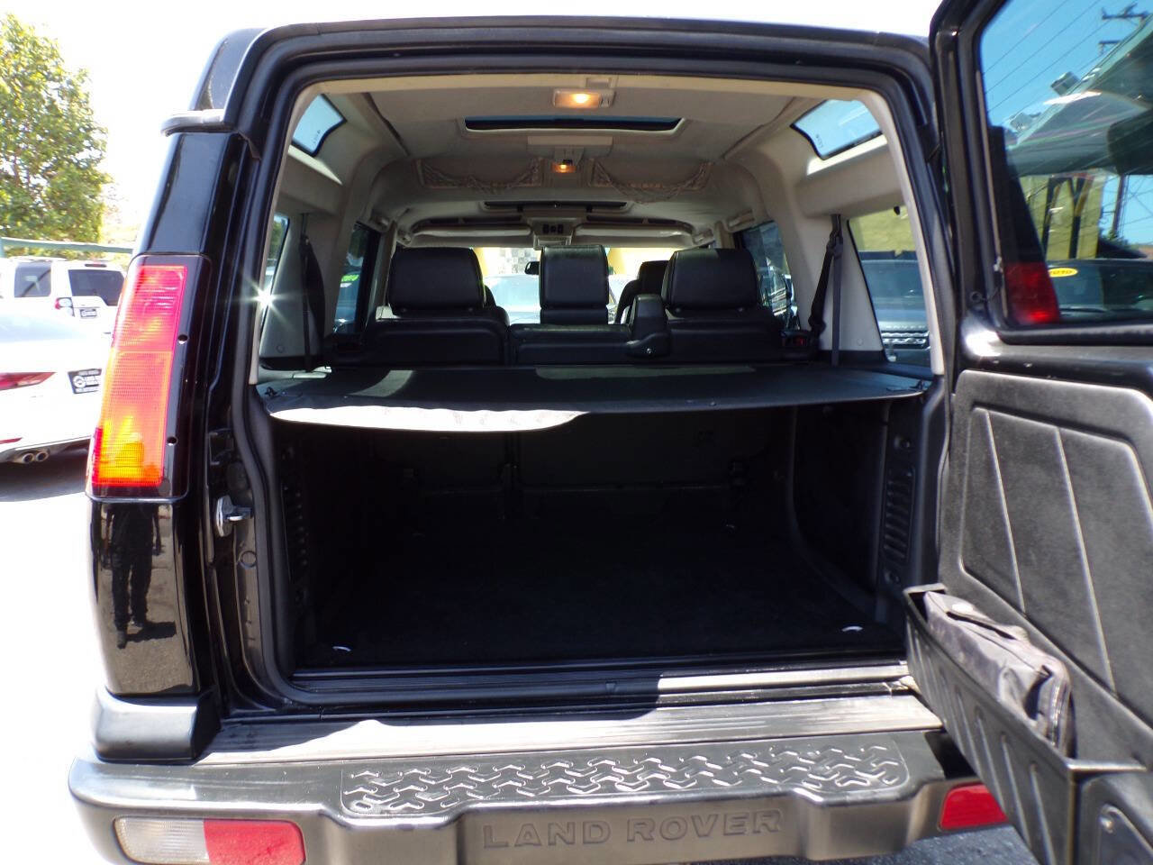 Used 2003 Land Rover Discovery SE image 16