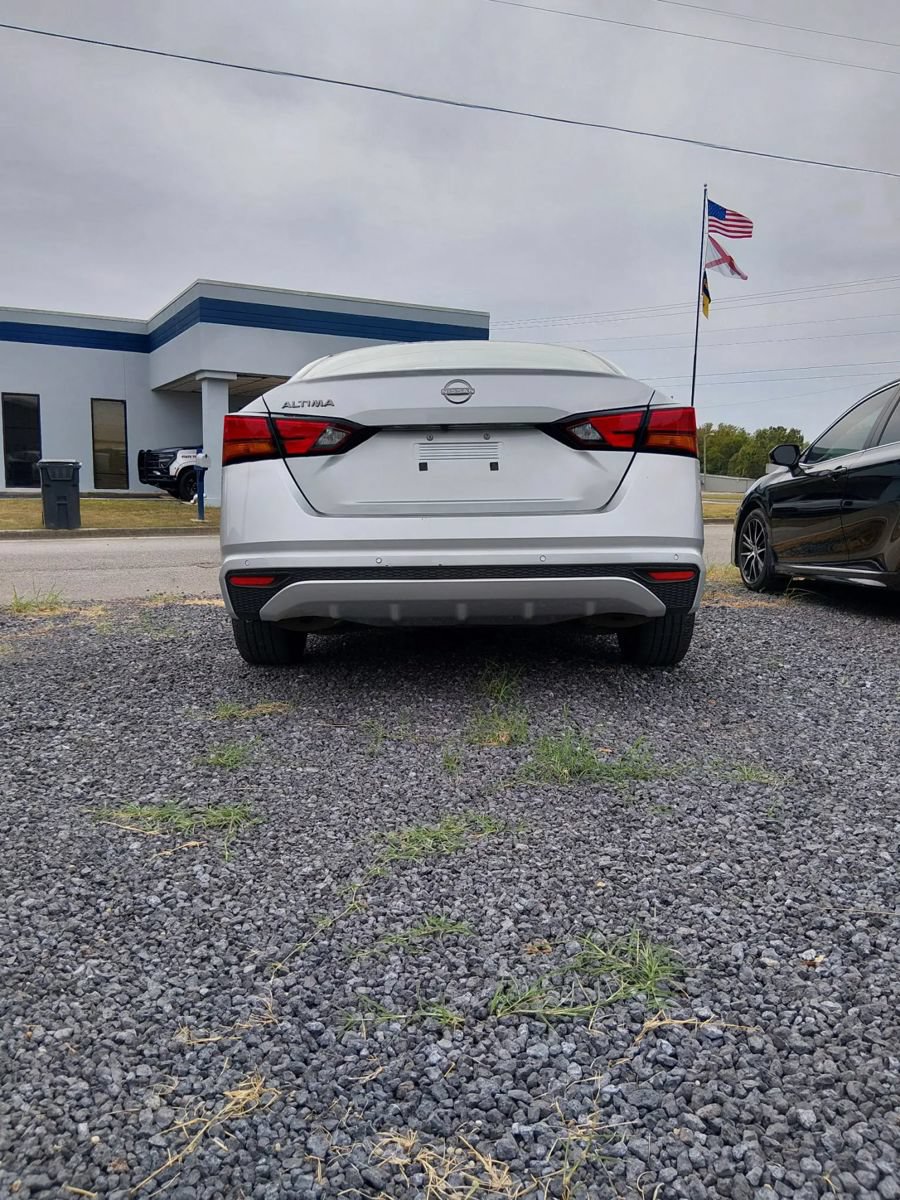 Used 2024 Nissan Altima 2.5 S FWD image 3