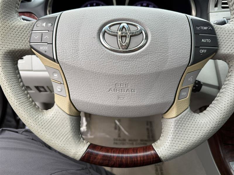 Used 2011 Toyota Avalon Limited FWD image 34