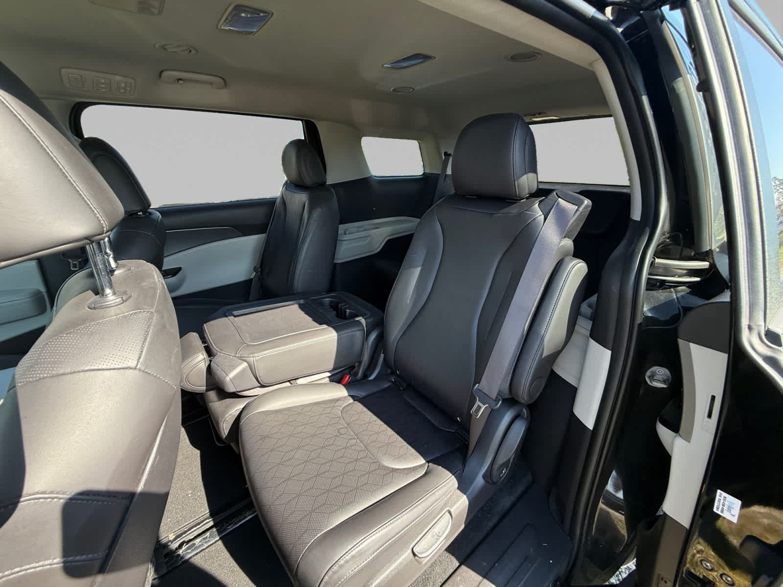 Used 2023 Kia Carnival LX FWD image 21