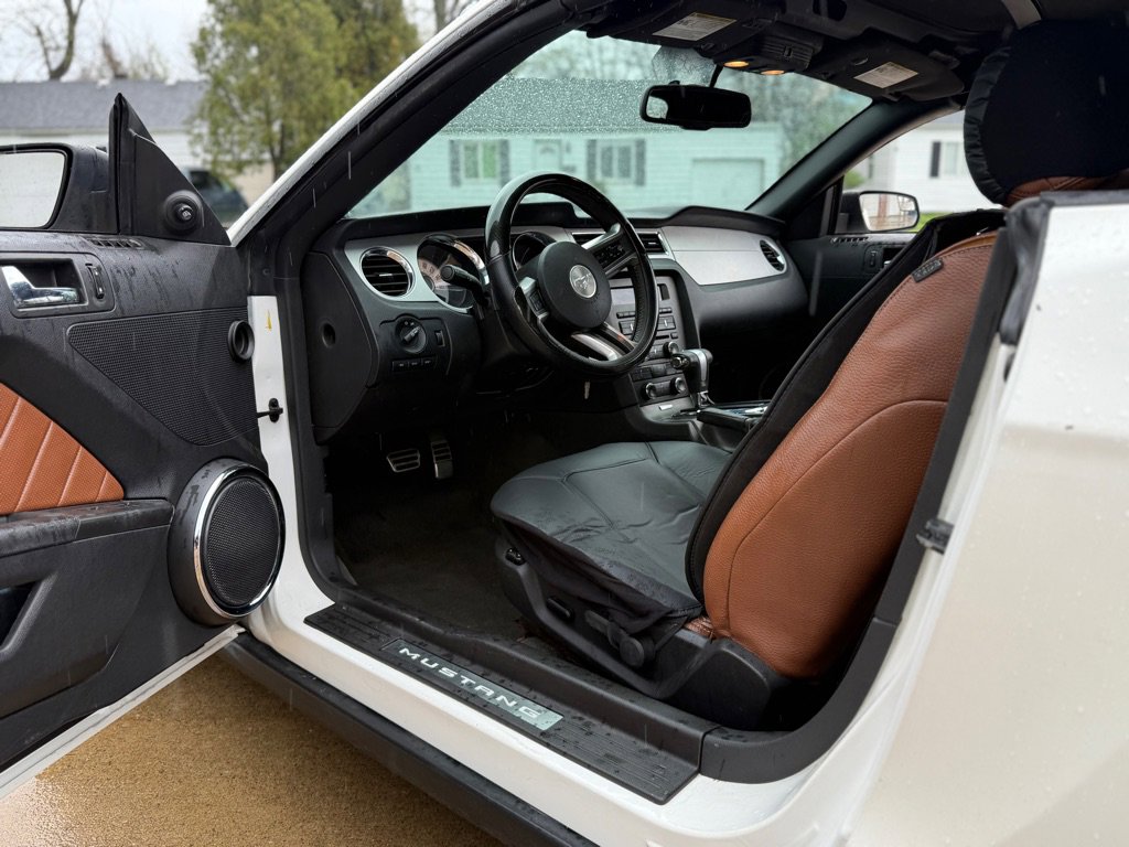 Used 2012 Ford Mustang Premium RWD image 9