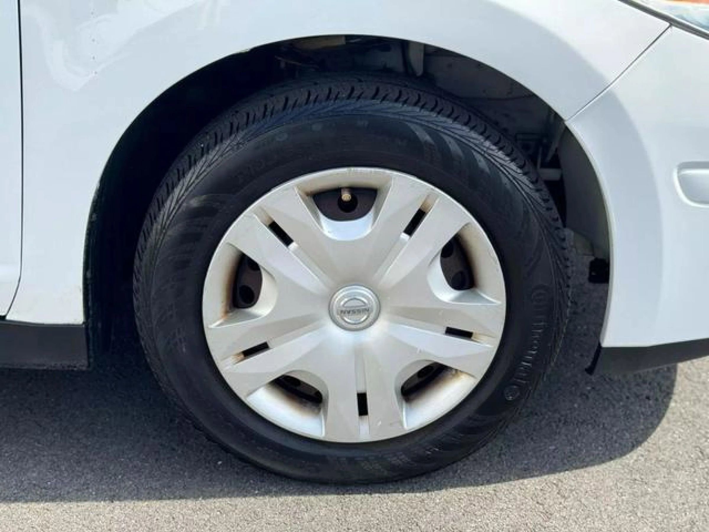 Used 2011 Nissan Versa 1.8 S FWD image 15