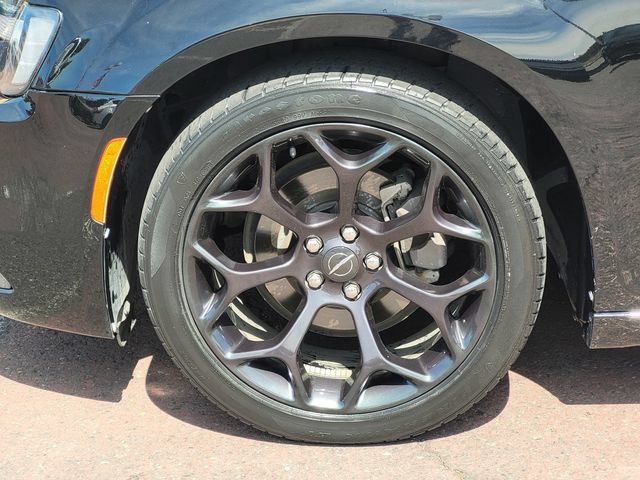Used 2019 Chrysler 300 Touring w/ Sport Appearance Package RWD image 11