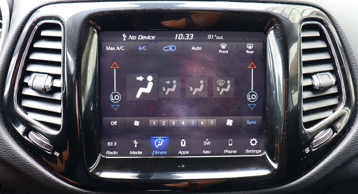 Used 2019 Jeep Compass Latitude FWD image 47