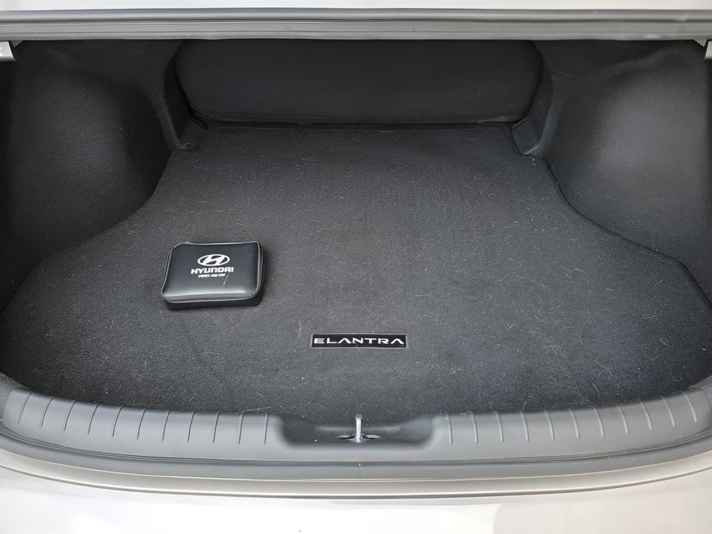 Used 2023 Hyundai Elantra SEL image 14