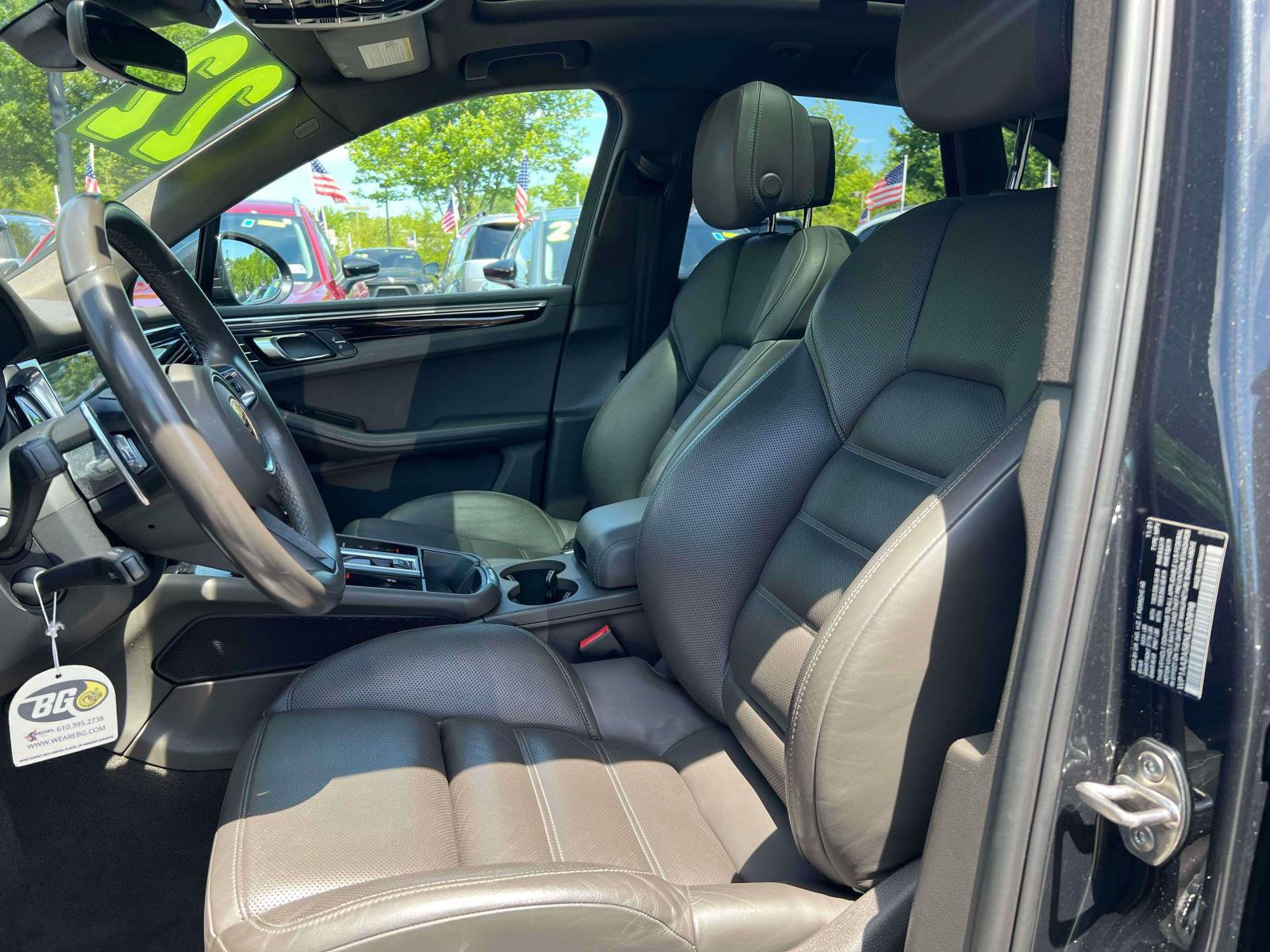 Used 2022 Porsche Macan AWD/4WD image 26