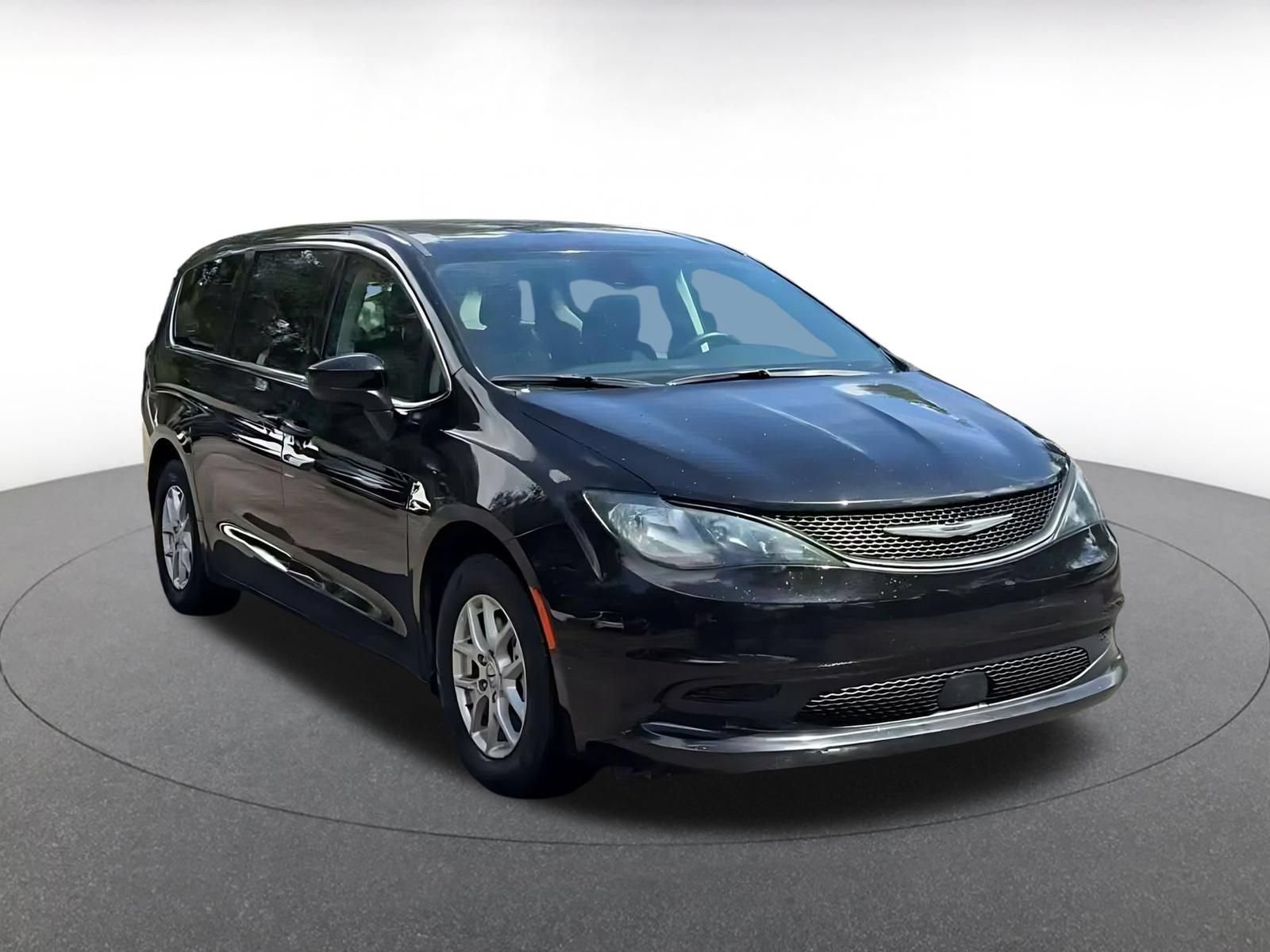 Used 2024 Chrysler Voyager LX FWD image 3