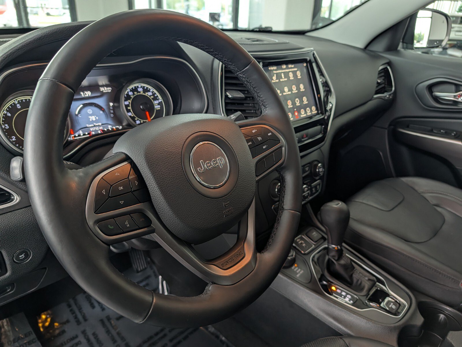 Used 2019 Jeep Cherokee Limited AWD/4WD image 16