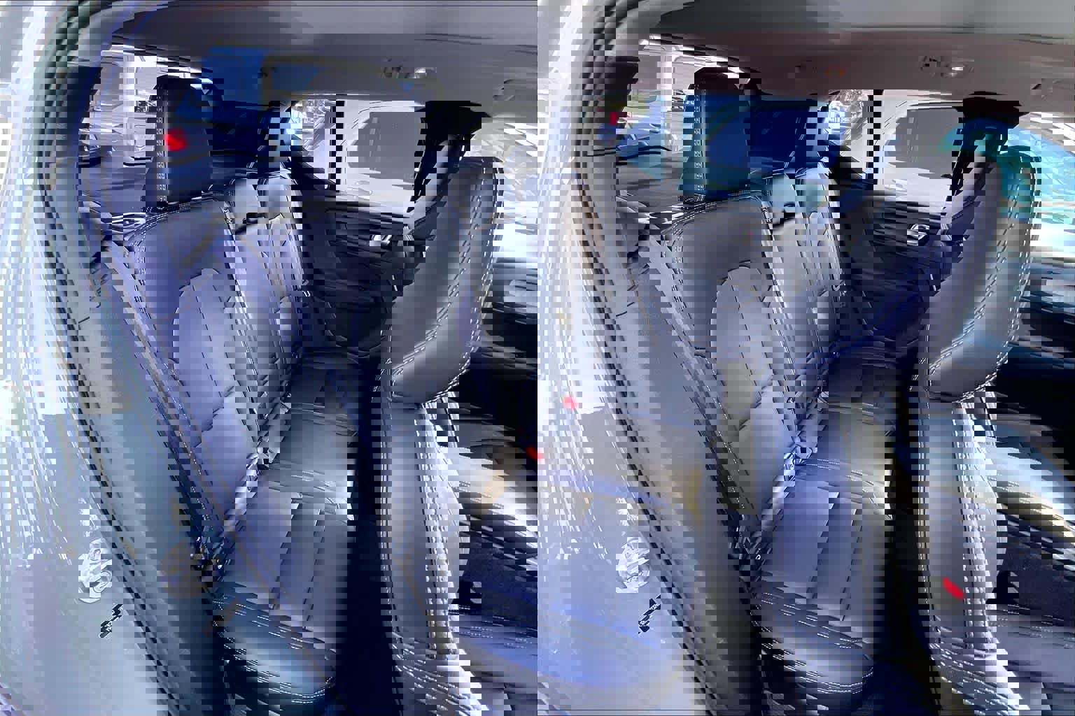 Used 2024 Volvo XC40 B5 Core image 26