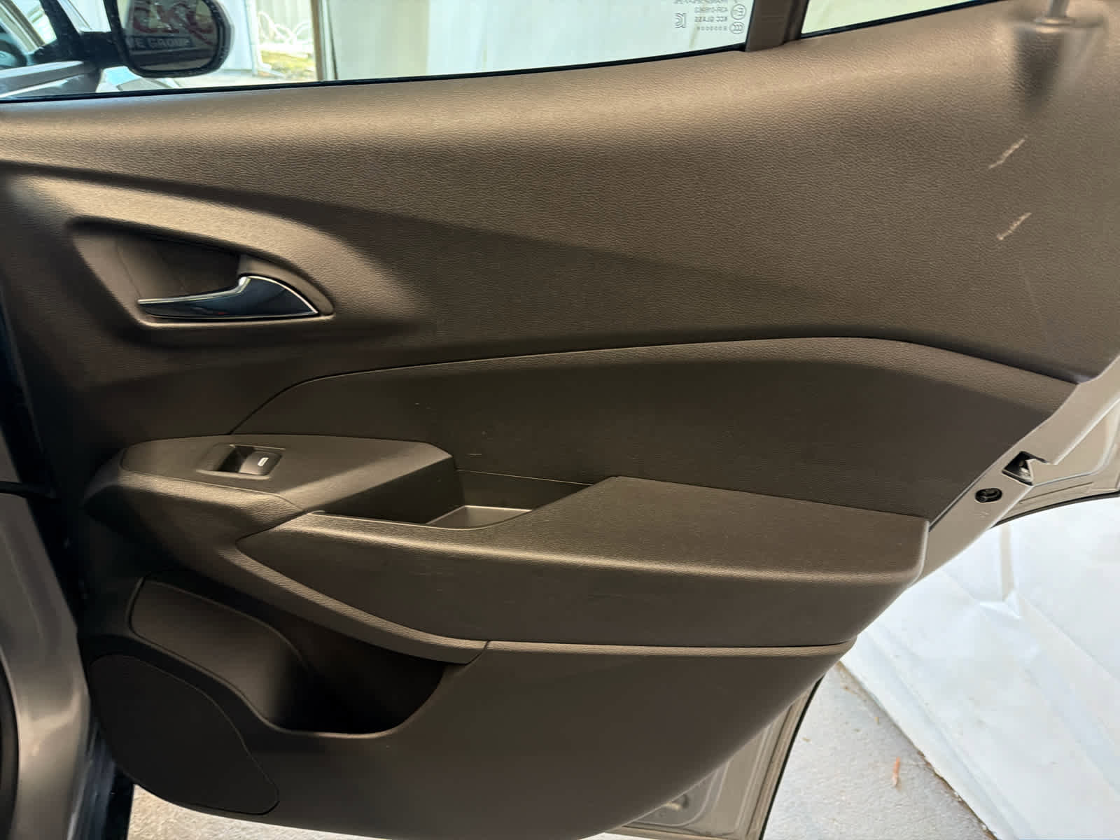 Used 2025 Chevrolet Trax LT w/ LT Convenience Package image 32