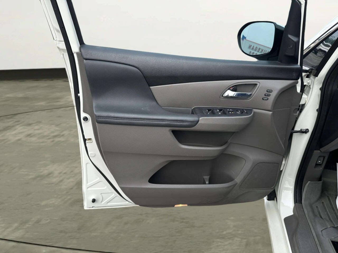 Used 2016 Honda Odyssey Touring Elite image 35