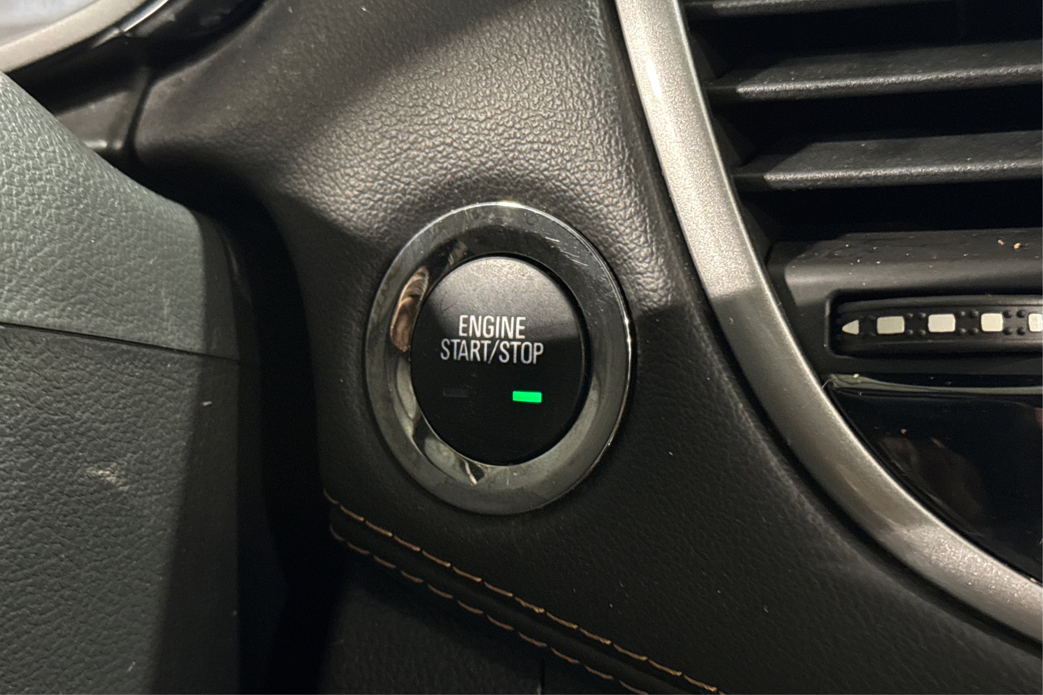 Used 2020 Chevrolet Trax LT w/ Driver Confidence Package image 32