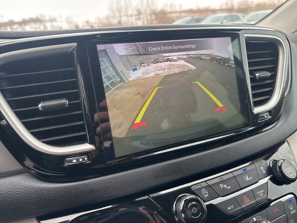 Used 2024 Chrysler Pacifica Touring-L image 47