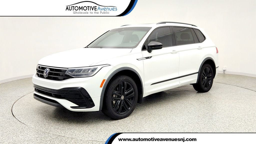 Used 2022 Volkswagen Tiguan SE R-Line AWD/4WD image 1