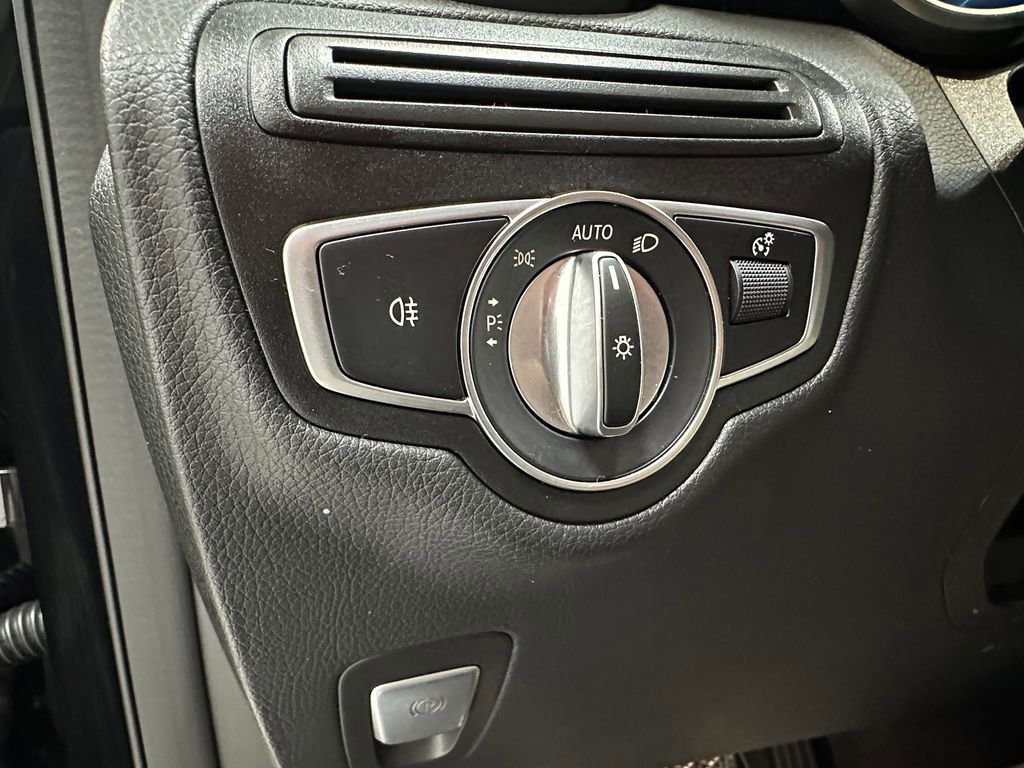 Certified 2022 Mercedes-Benz GLC 300 4MATIC w/ Multimedia Package Lite image 34