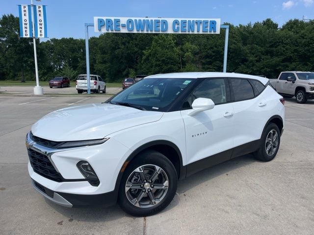 Used 2025 Chevrolet Blazer LT FWD image 2