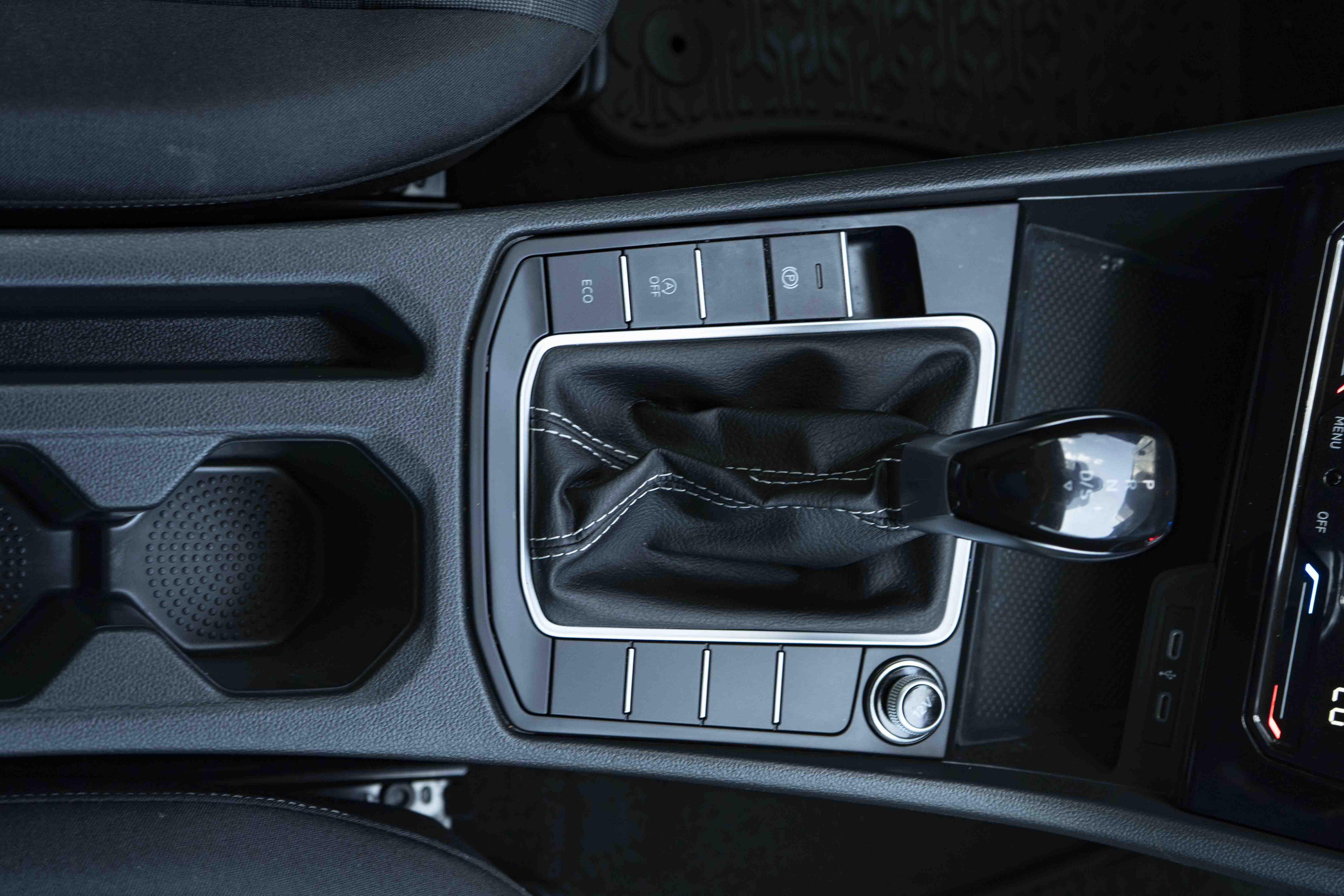 Certified 2025 Volkswagen Jetta S FWD image 25