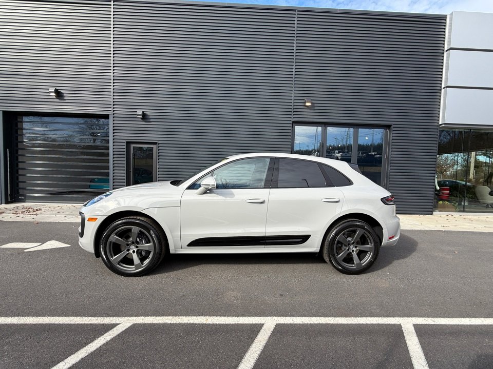 New 2026 Porsche Macan image 2
