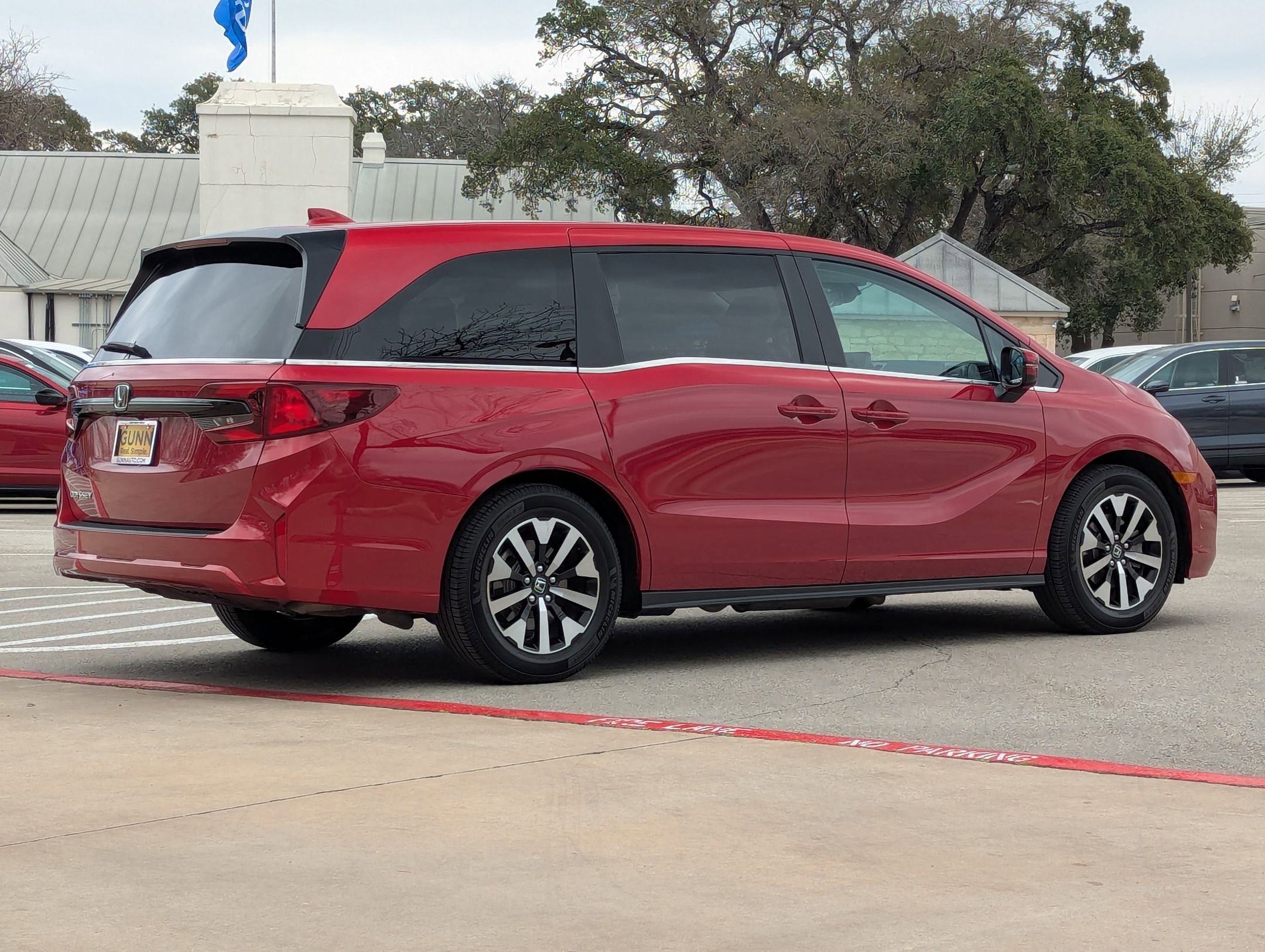 Certified 2025 Honda Odyssey EX-L image 4